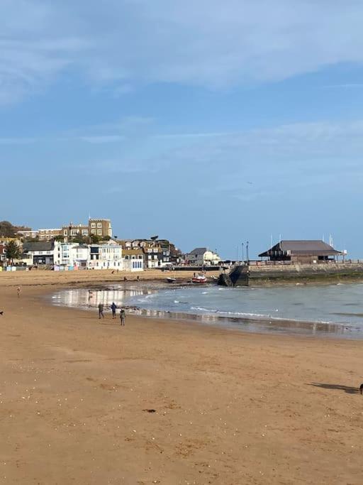 Bungalow. Dogs Welcome! Broadstairs